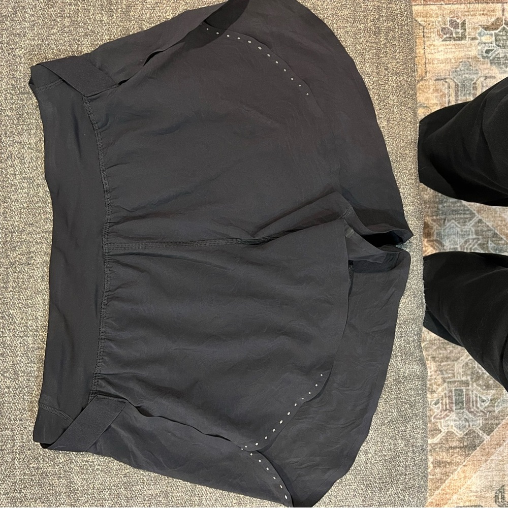 lululemon Fast and Free 2.5in, Size 8, BLACK, with design (look at last photo)